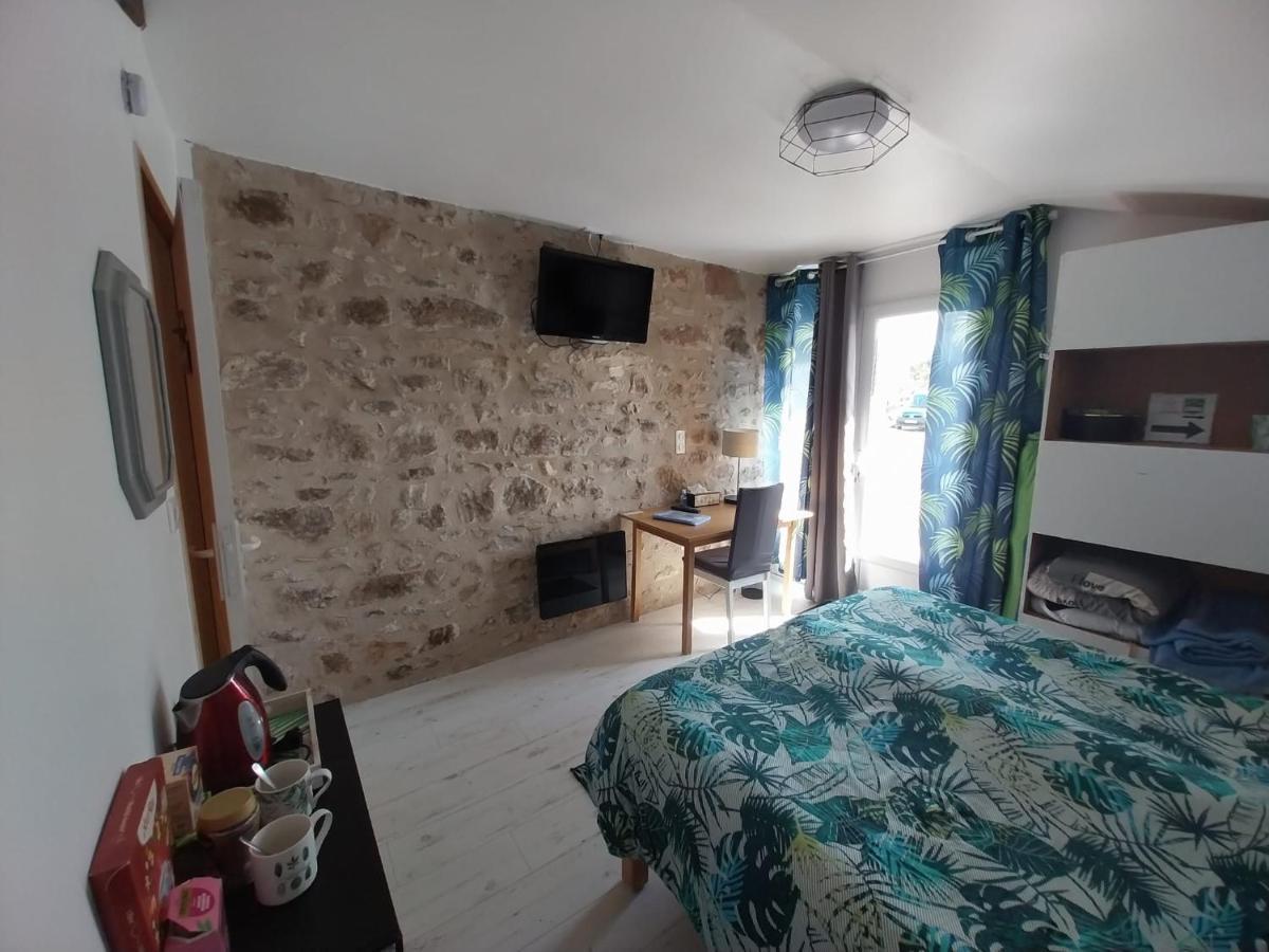 Un Air De Campagne Bed & Breakfast Millac  ภายนอก รูปภาพ